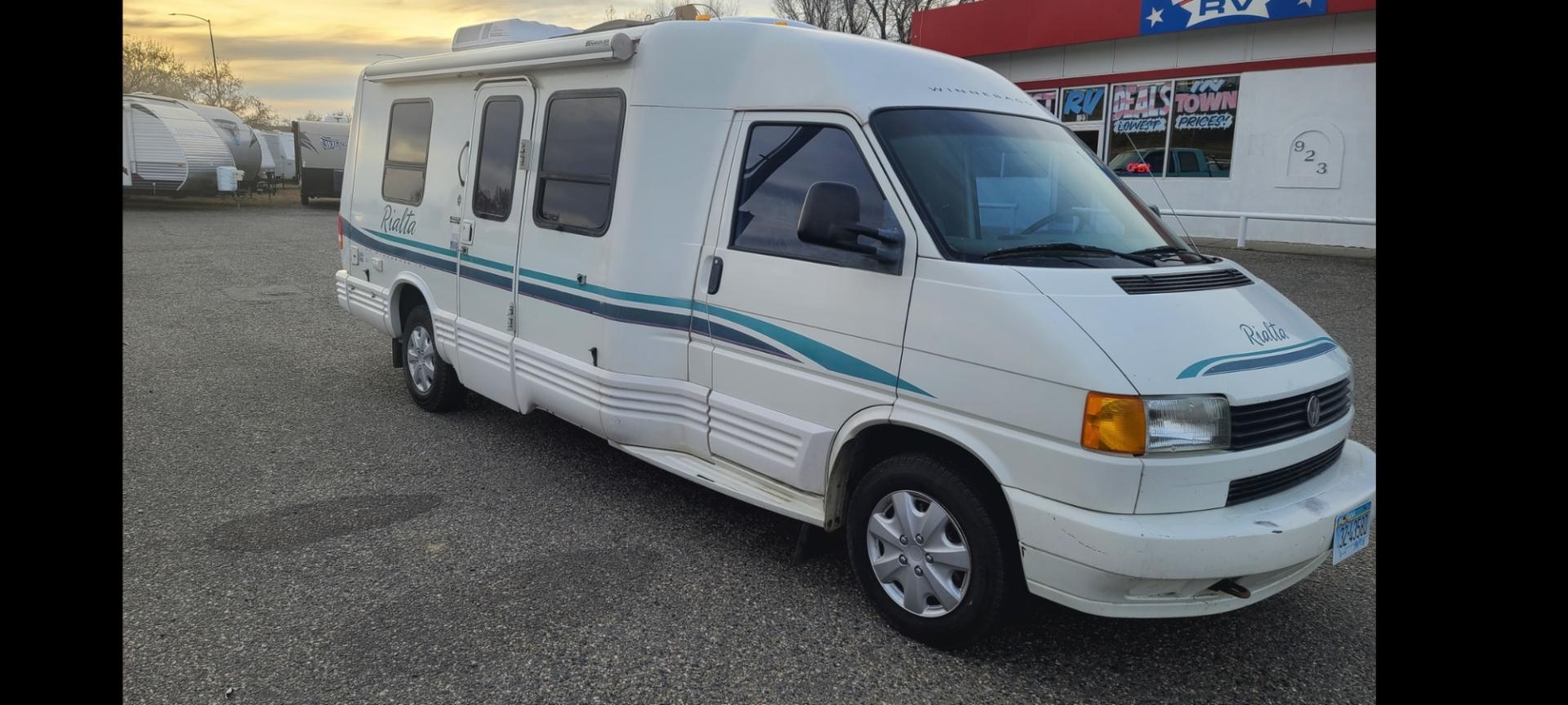 1997 White Winnebago Rialta 22RD , located at 923 US HWY 87 E., Billings, MT, 59101, (406) 245-0456, 45.795788, -108.451881 - Photo#2